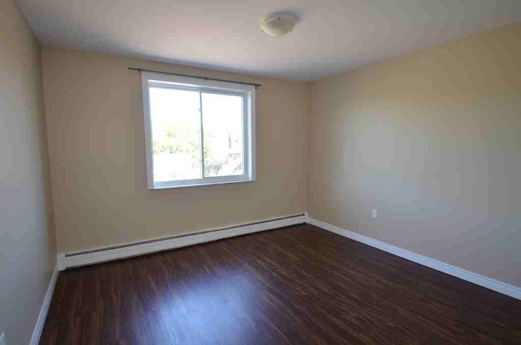 245 Niagara Street #14 - Photo 4 of 11