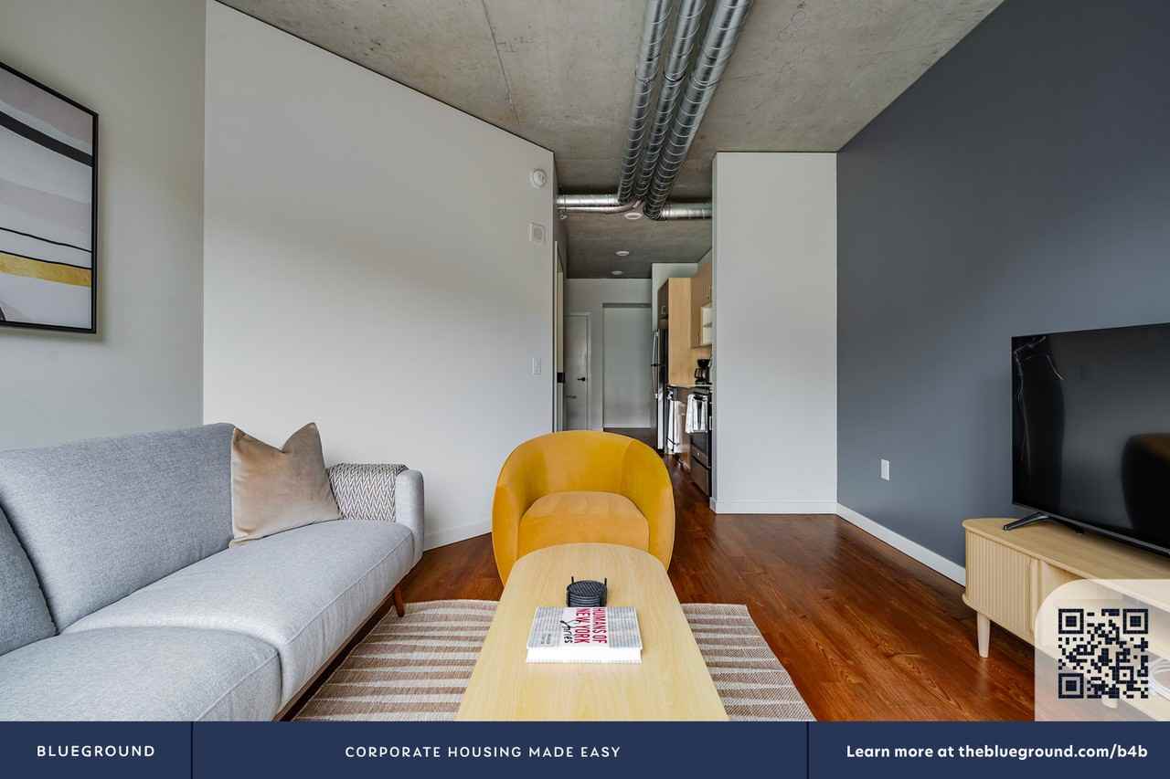 624 Yale Avenue North - Photo 6 of 43