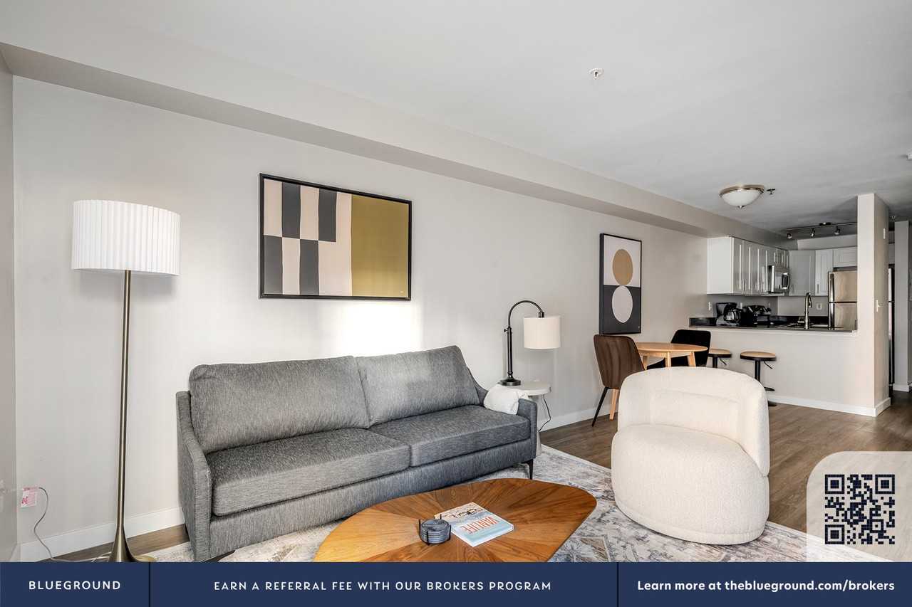 526 Yale Ave N #992 - Photo 5 of 31