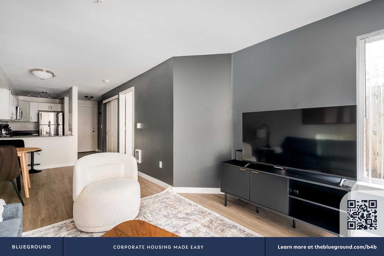 526 Yale Ave N #992 - Photo 6 of 31