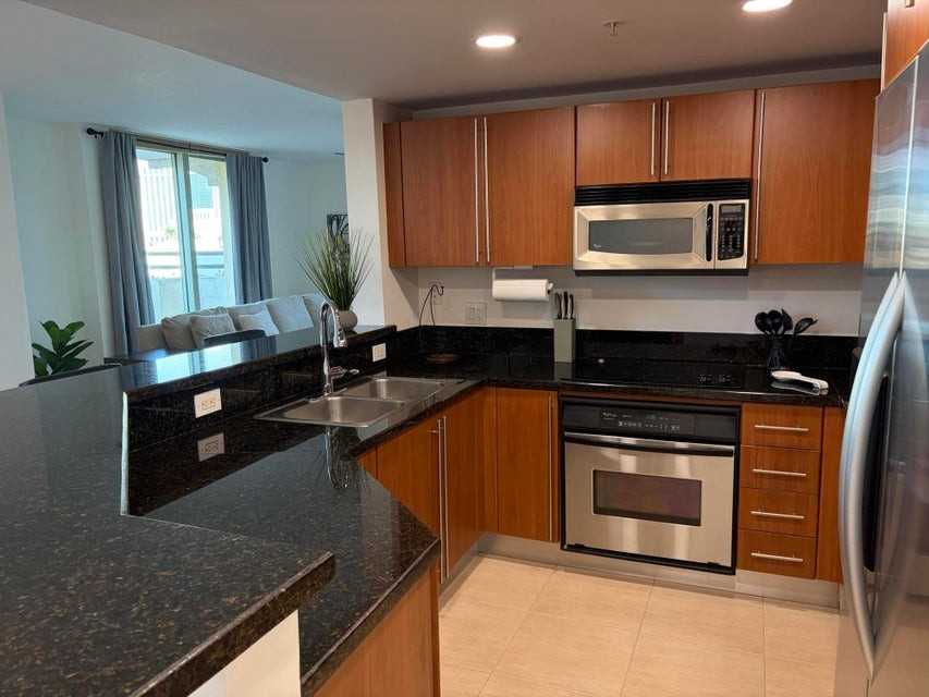 610 Clematis Street - Photo 4 of 8