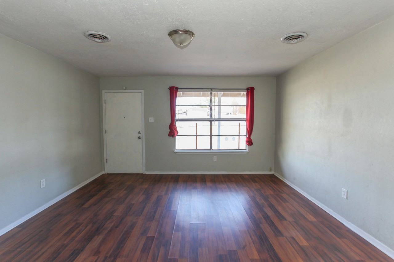 1406 Goliad Street #A - Photo 3 of 11