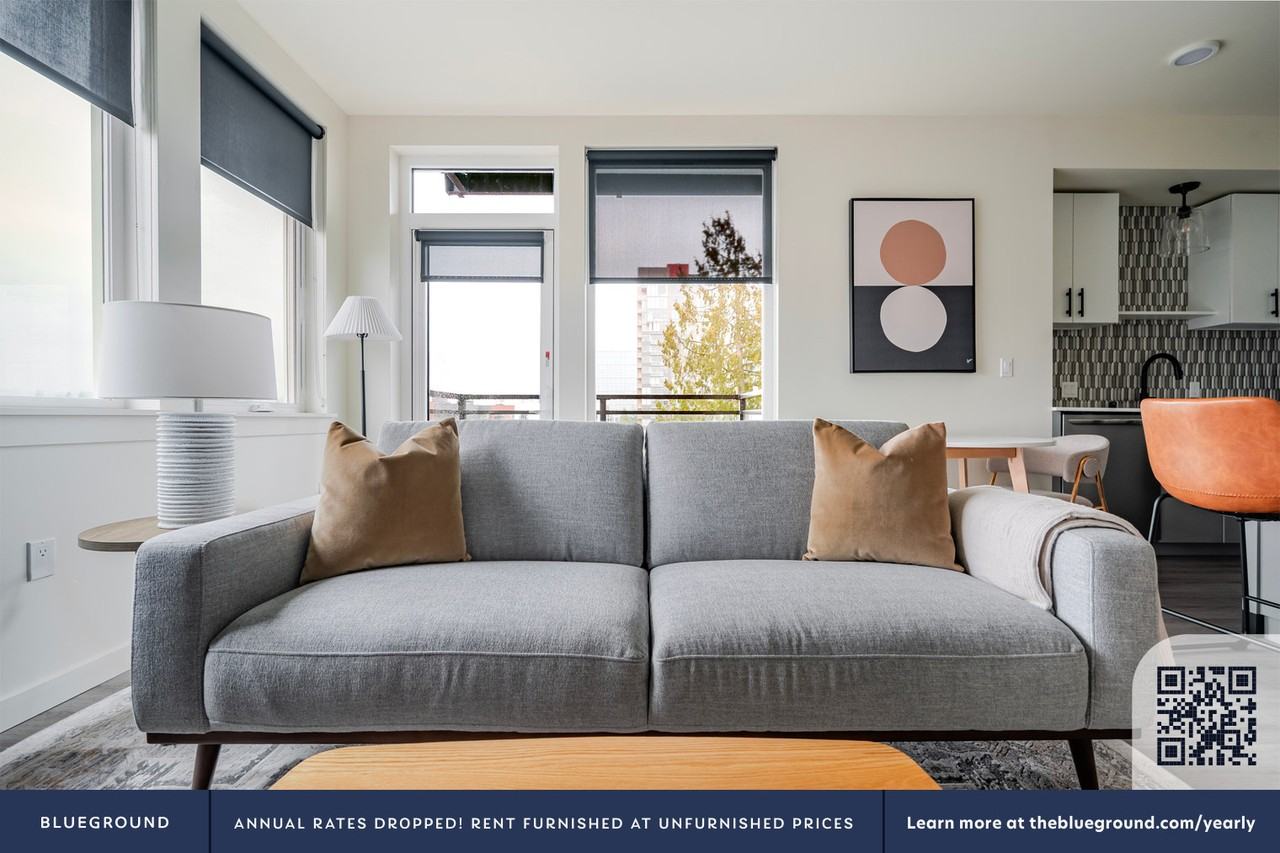 10050 Northeast 10th Street - Photo 3 of 41