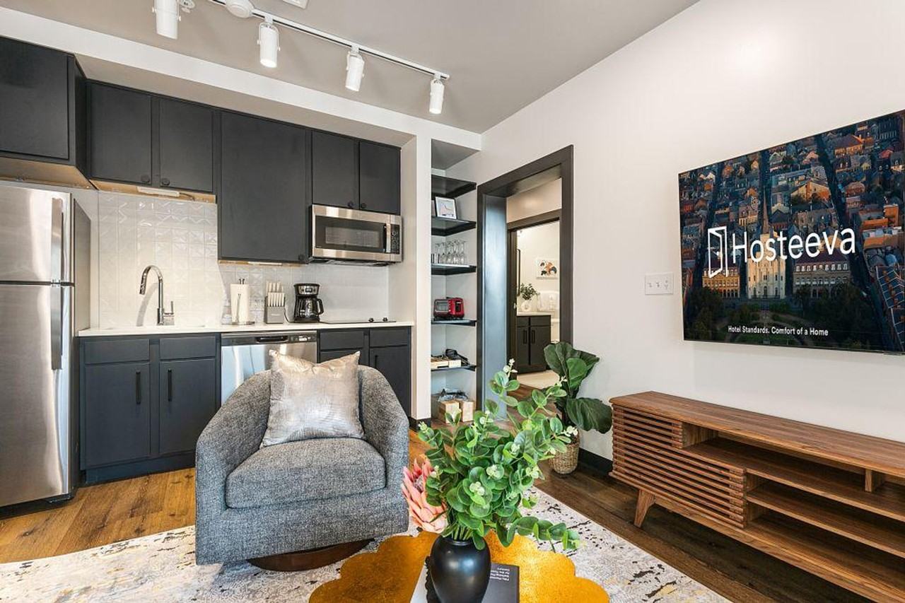 611 Commerce St #1267090P - Photo 2 of 22