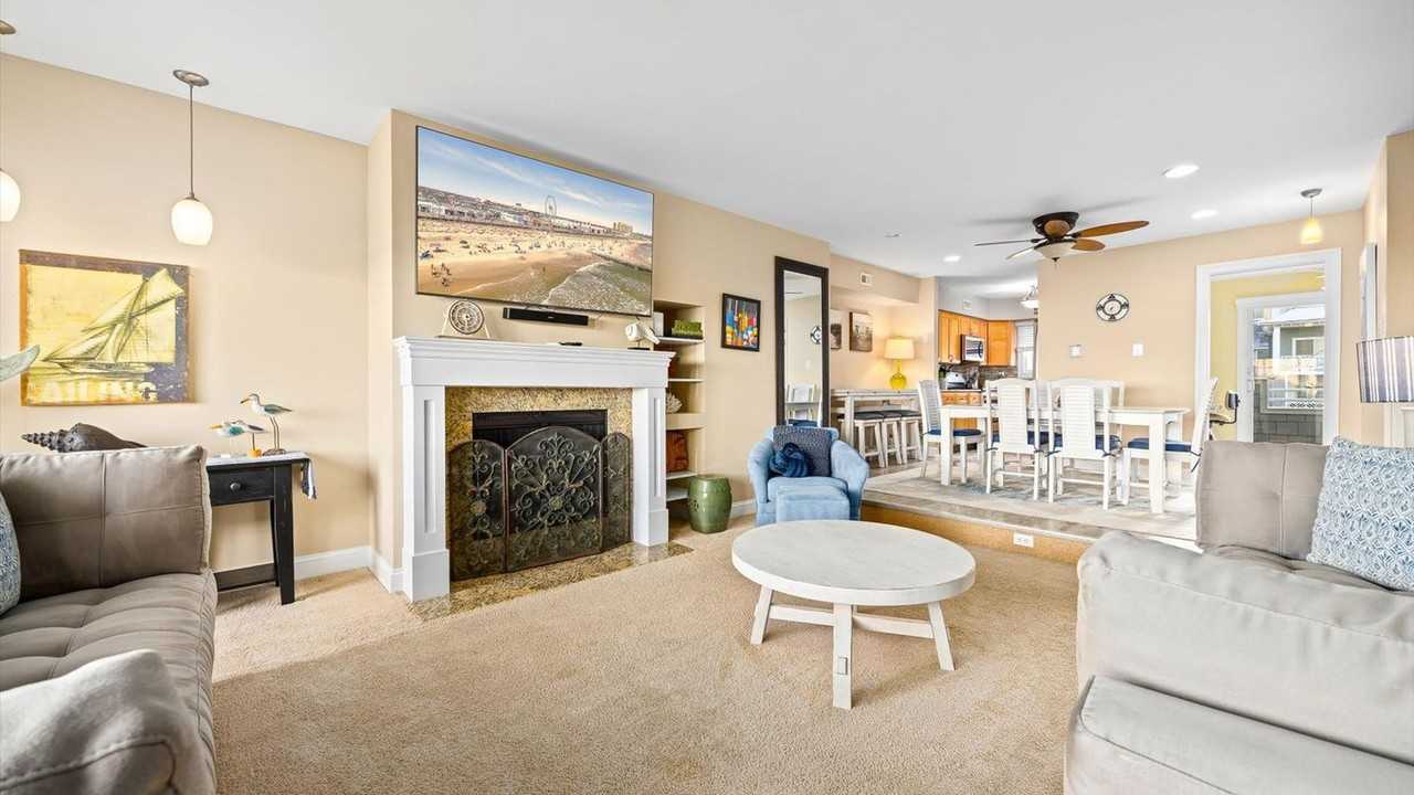 224 Boardwalk #1309012P - Photo 4 of 42