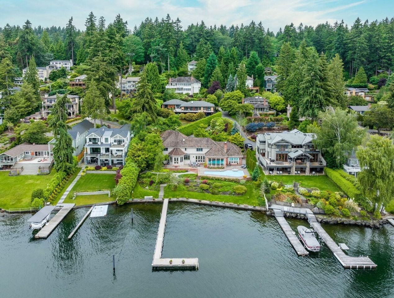 6408 E Mercer Way #1324825P - Photo 5 of 50