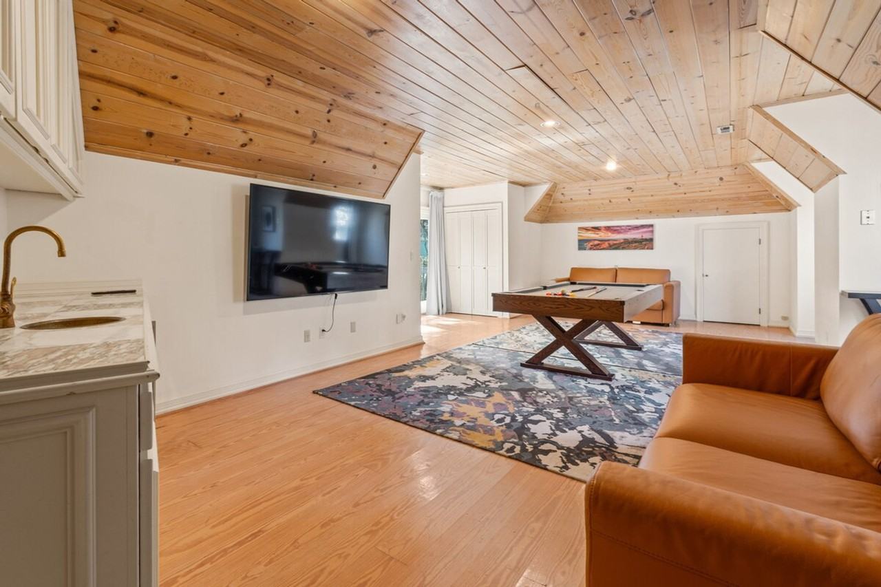 6408 E Mercer Way #1324825P - Photo 6 of 50