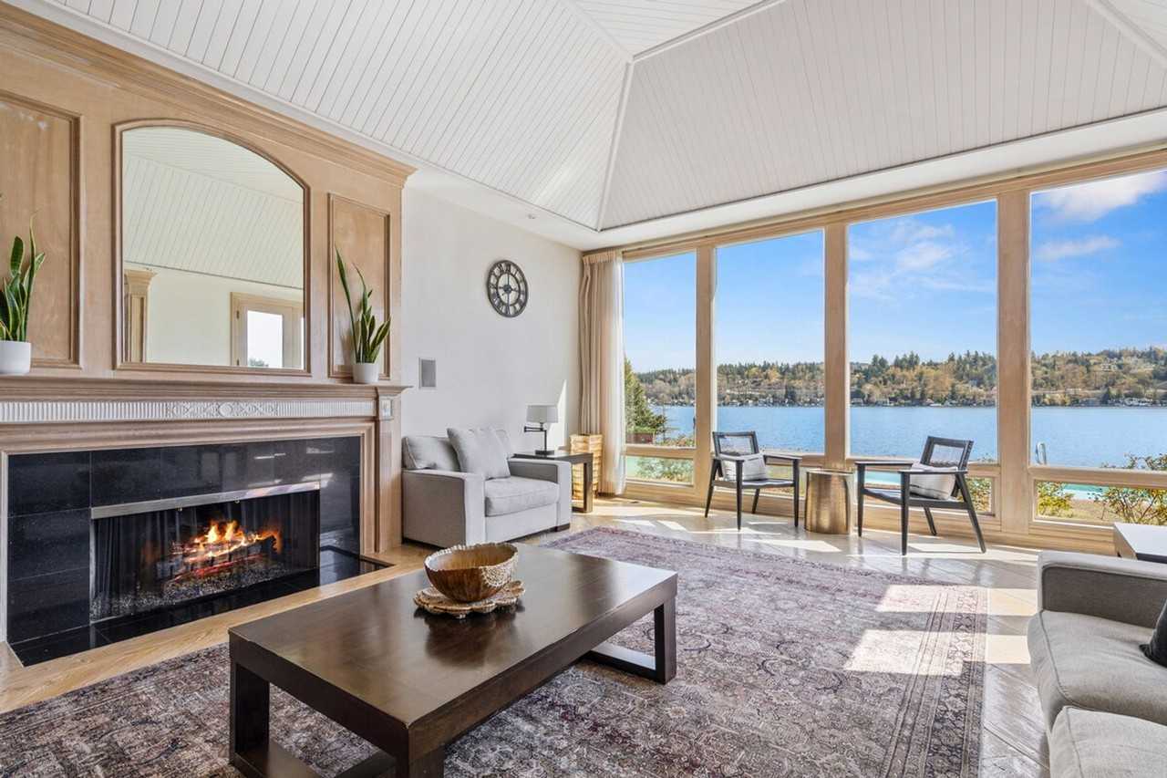 6408 E Mercer Way #1324825P - Photo 7 of 50