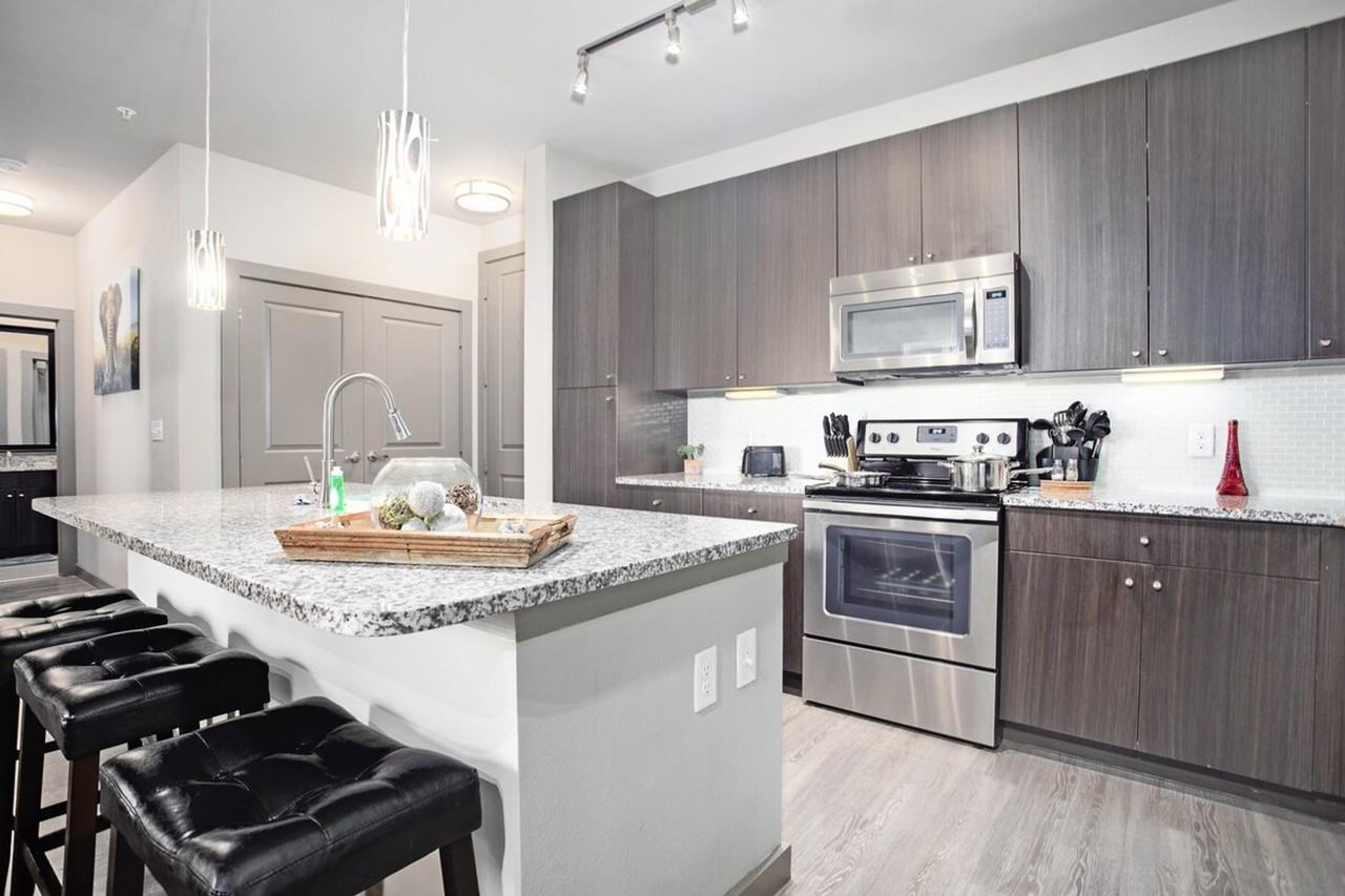 1905 Canterbury St #1359159P - Photo 4 of 20