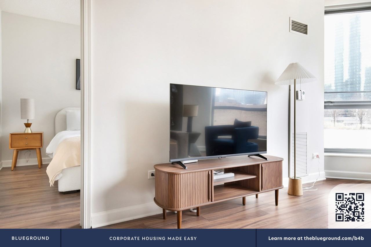 300 N Canal St #1388 - Photo 6 of 34