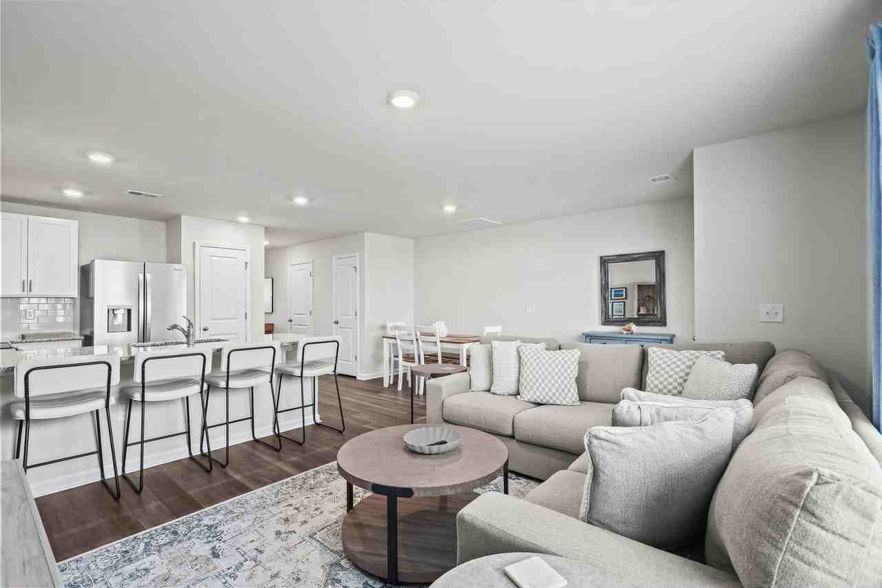 1 N Yaupon Dr #1366315P - Photo 5 of 47