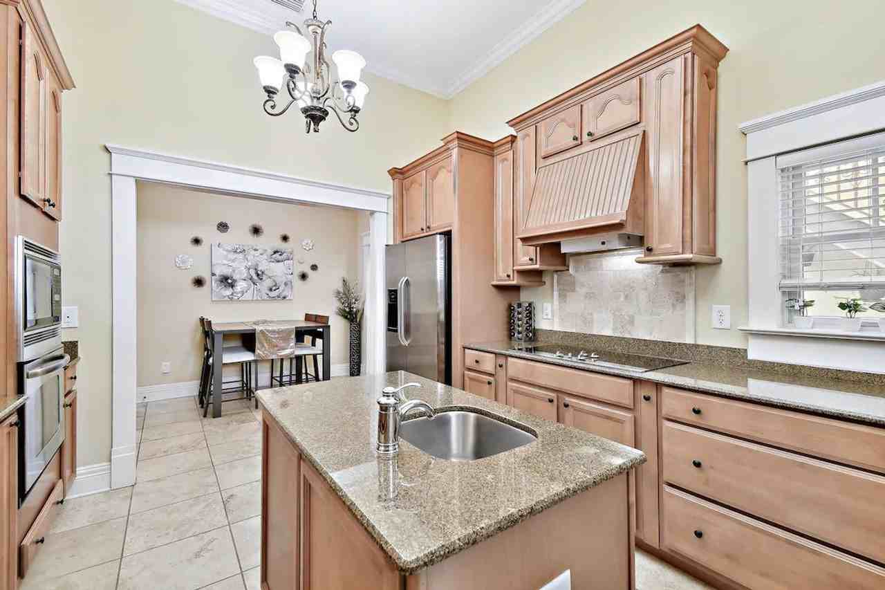 607 S Orleans Ave #1272820P - Photo 2 of 50