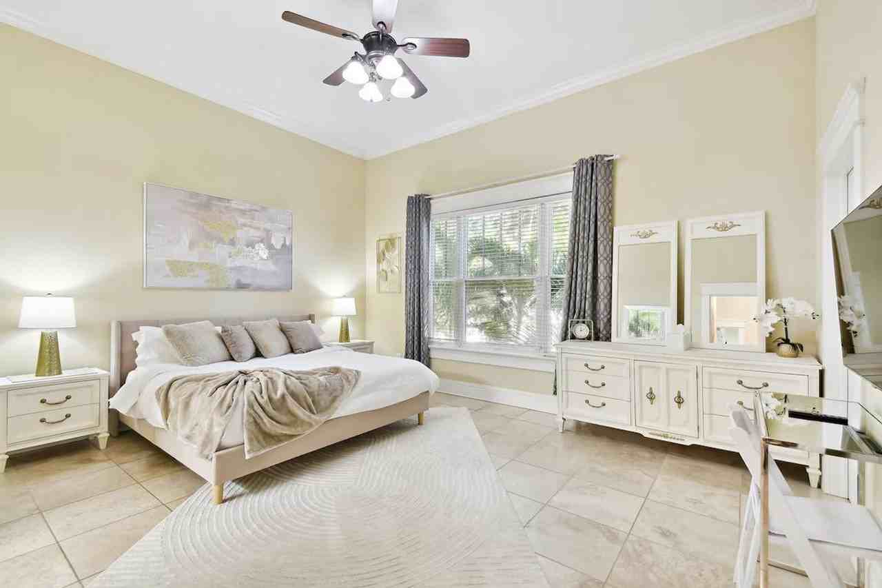 607 S Orleans Ave #1272820P - Photo 4 of 50