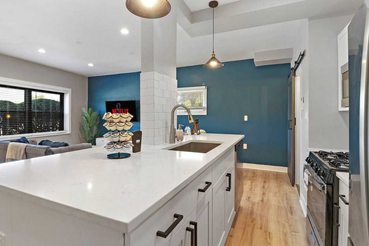 5015 Main St #1366954P - Photo 7 of 18