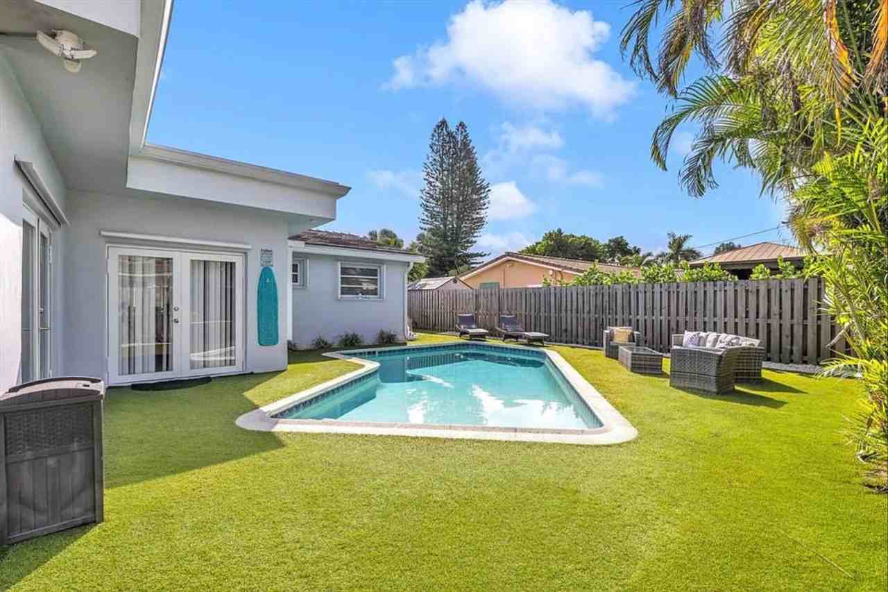 1684 Se 10th Ave #1369668P - Photo 2 of 20