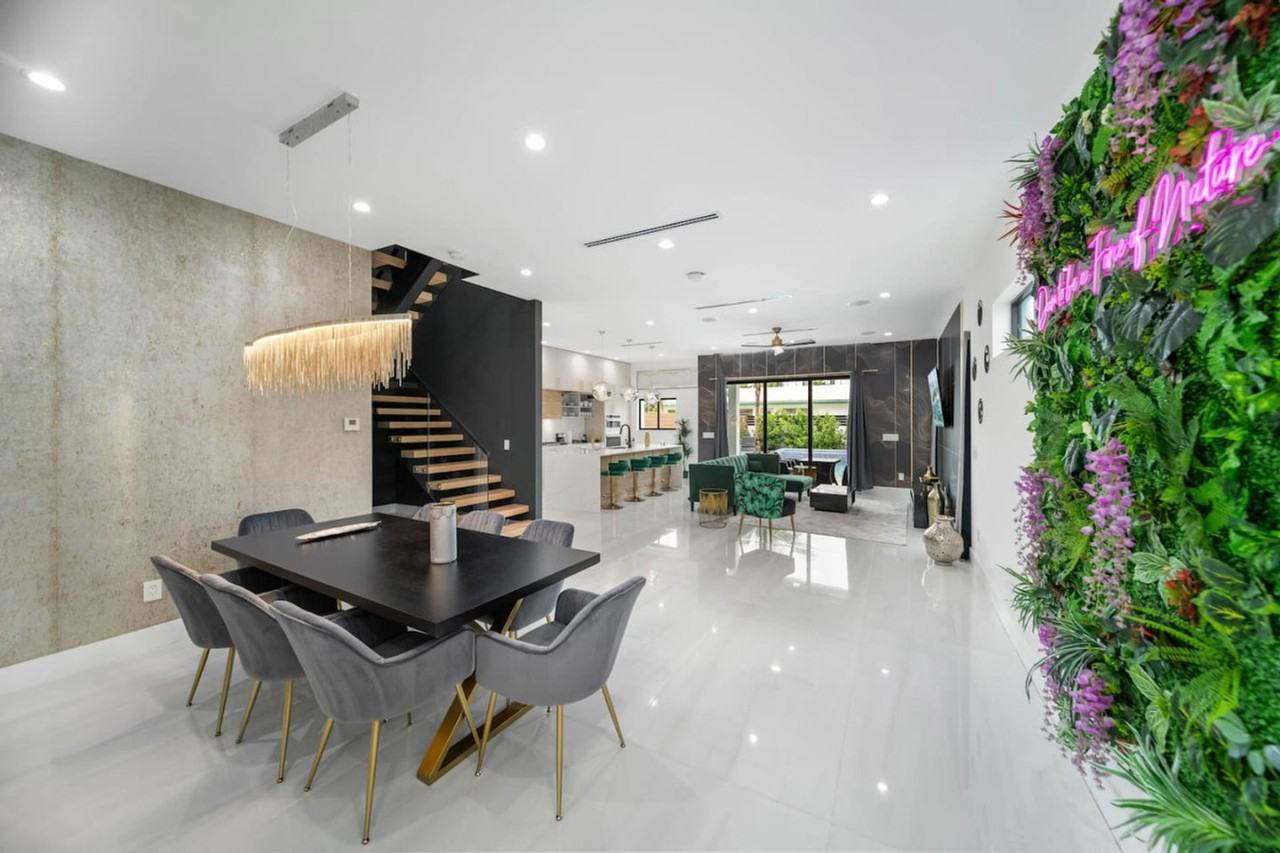 547 Ne 16th Ave #1369653P - Photo 5 of 50