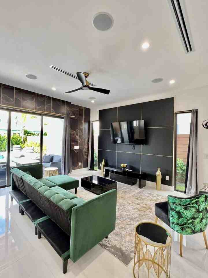 547 Ne 16th Ave #1369653P - Photo 6 of 50