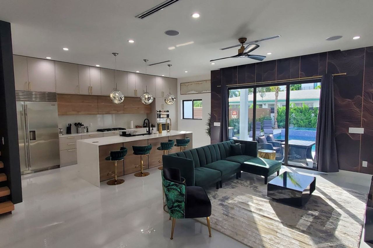 547 Ne 16th Ave #1369653P - Photo 7 of 50