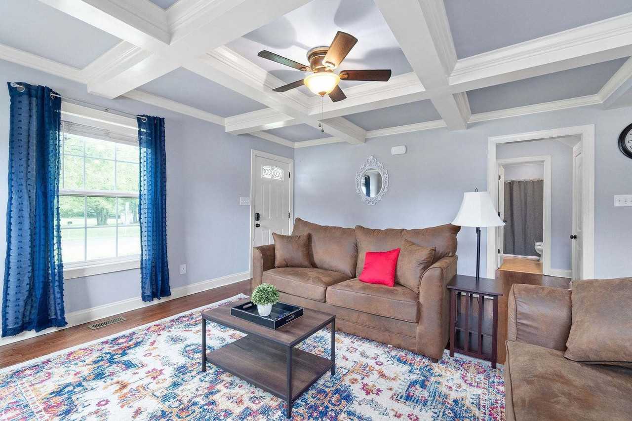 206 E Street - Photo 6 of 115