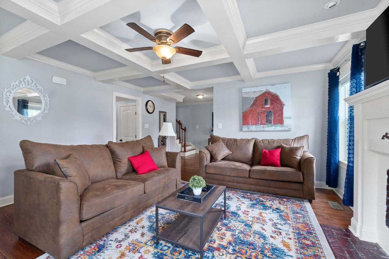 206 E Street - Photo 7 of 115