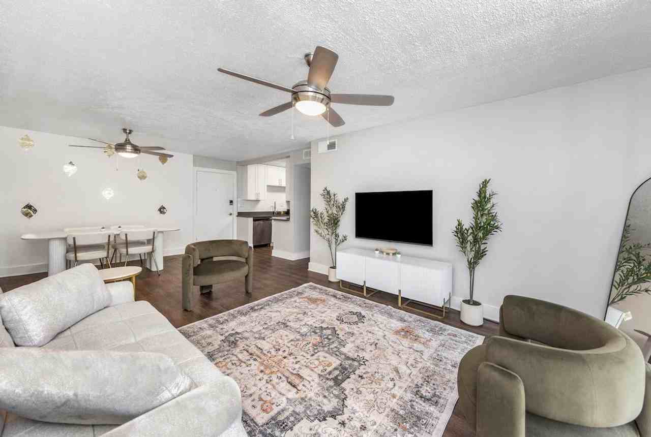 4404 W Kennedy Blvd #1369907P - Photo 2 of 50