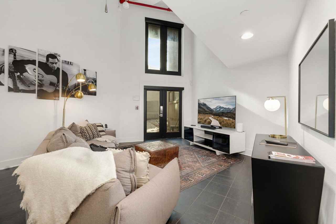 329 N West Ave #1371146P - Photo 3 of 27