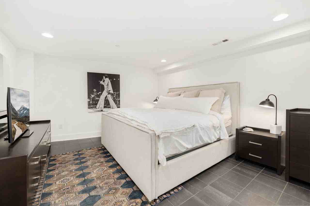 329 N West Ave #1371146P - Photo 6 of 27