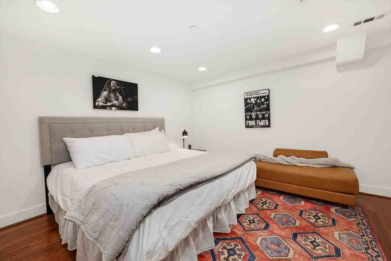 329 N West Ave #1371146P - Photo 7 of 27