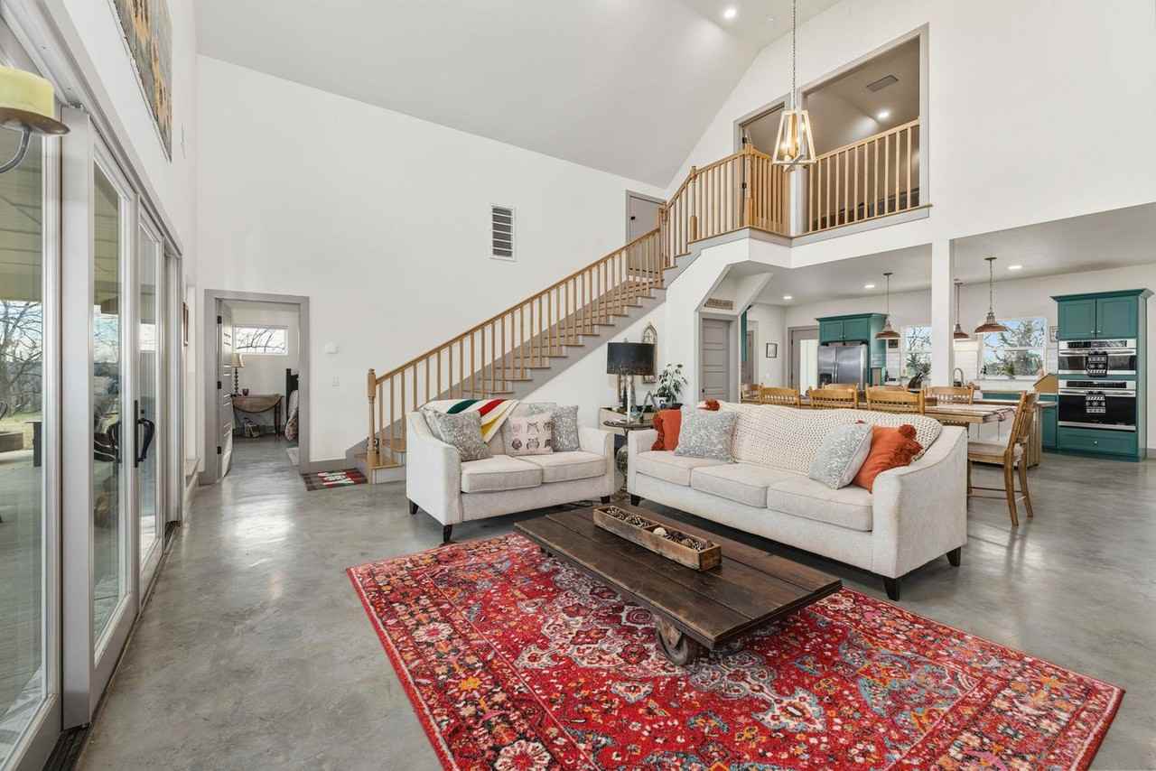 149 Nw Campbell Rd #1371145P - Photo 2 of 36