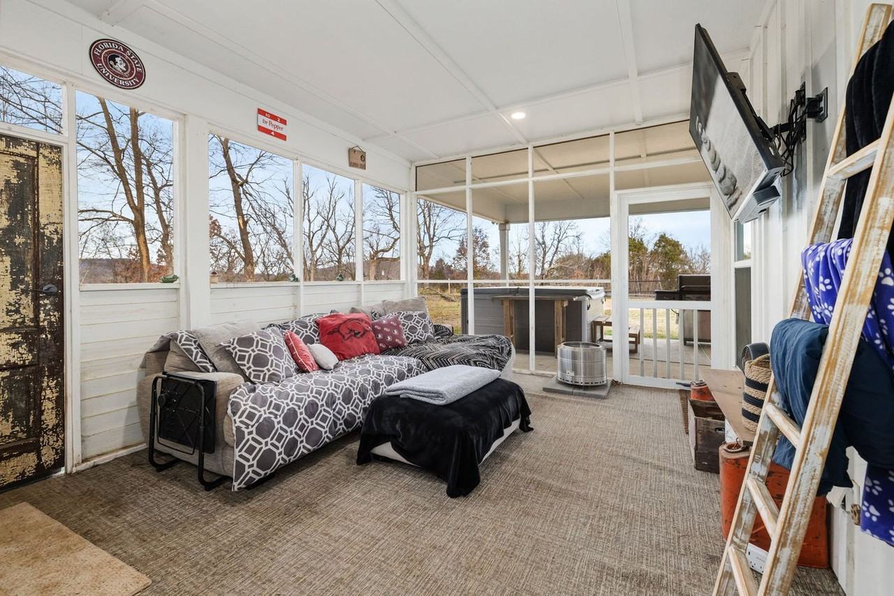 149 Nw Campbell Rd #1371145P - Photo 6 of 36