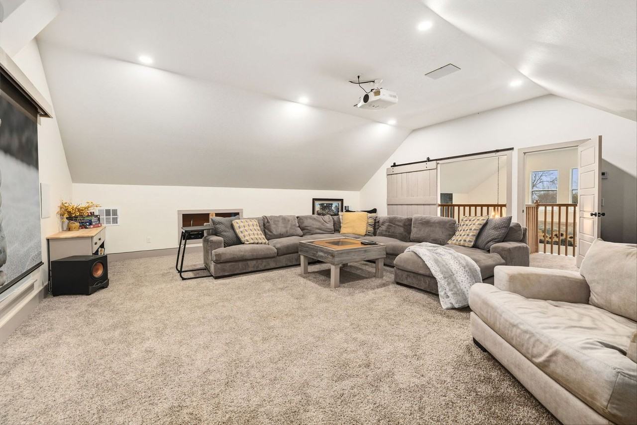 149 Nw Campbell Rd #1371145P - Photo 7 of 36