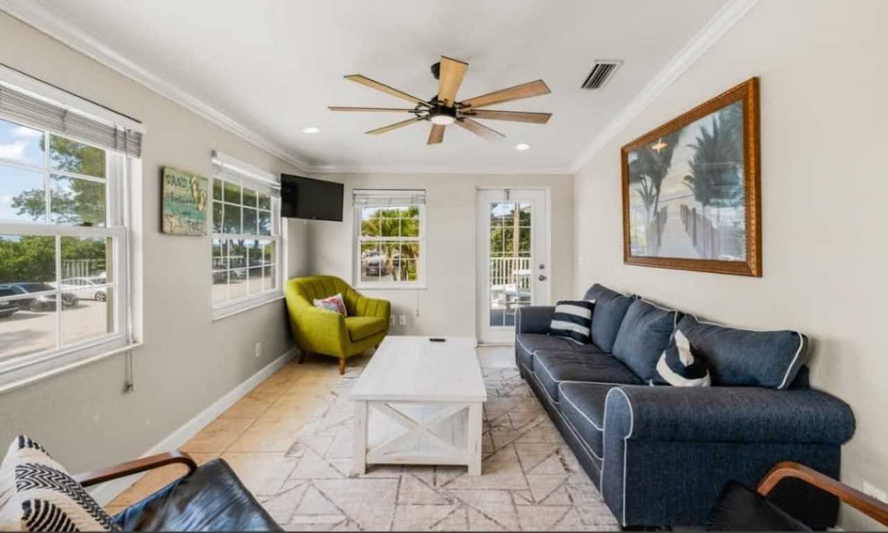 100 7th St S #1366639P - Photo 4 of 38