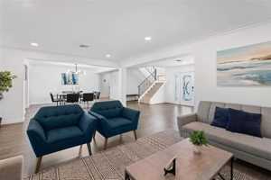 featured image of 413 Holiday Dr