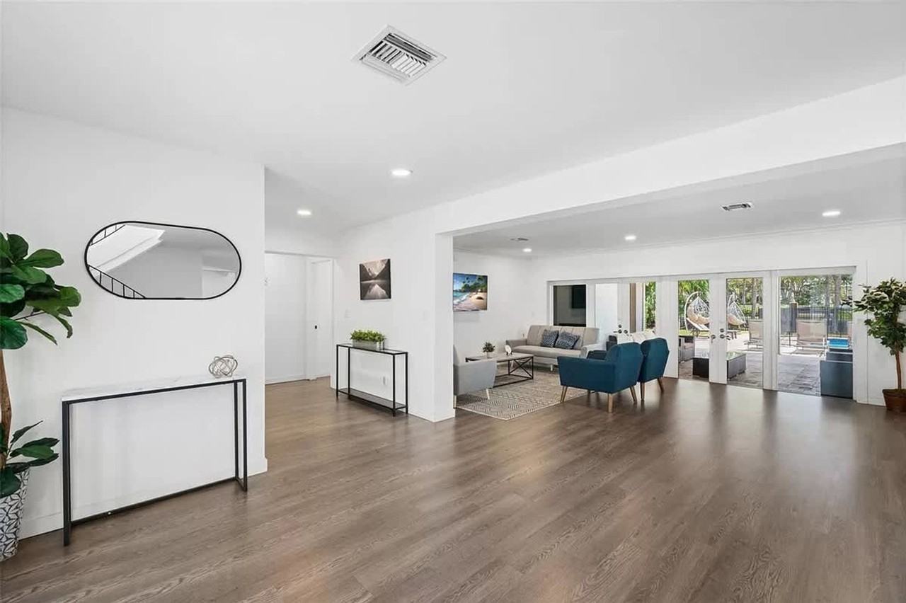 413 Holiday Dr #1372338P - Photo 4 of 49