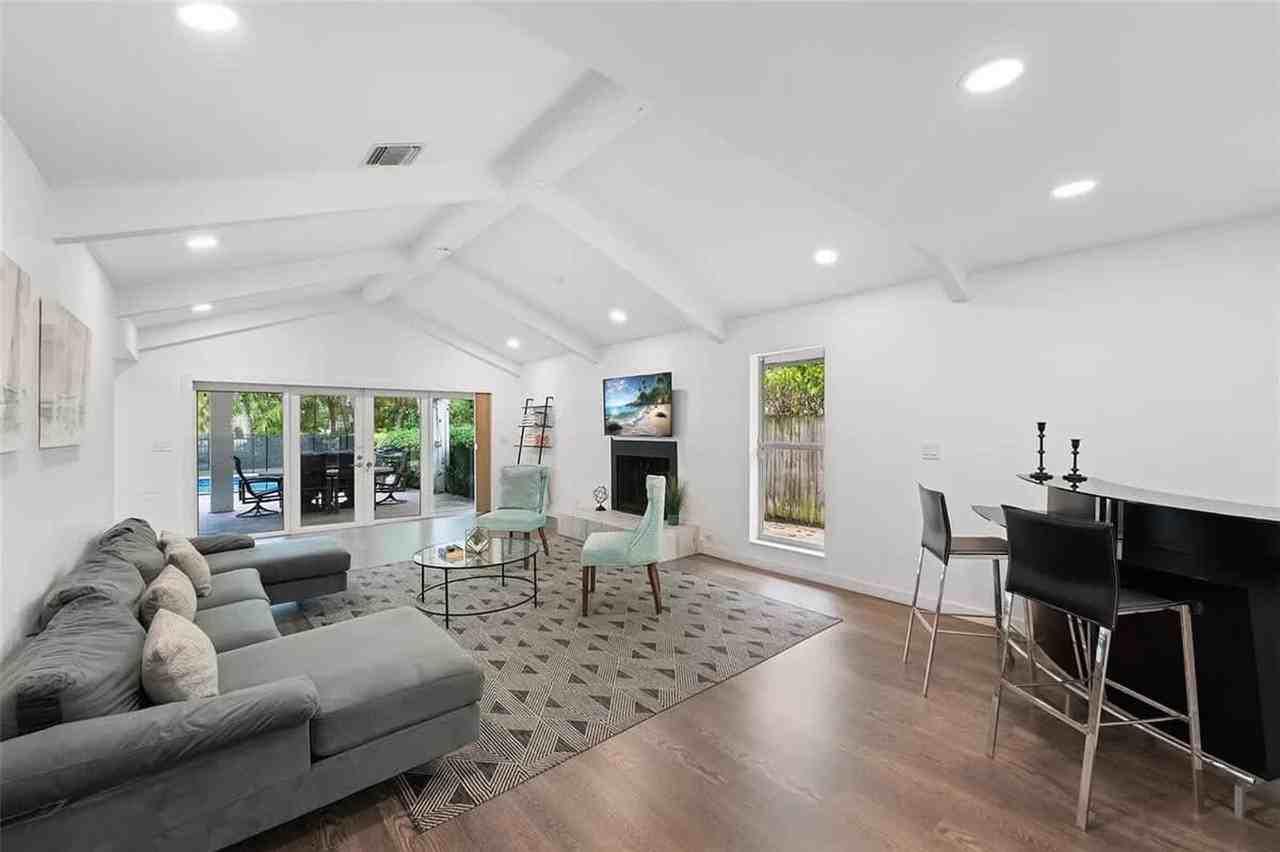 413 Holiday Dr #1372338P - Photo 6 of 49