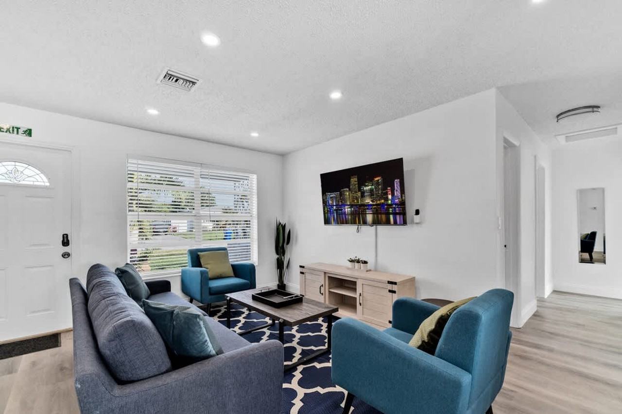 730 N 72nd Ter #1372336P - Photo 3 of 42