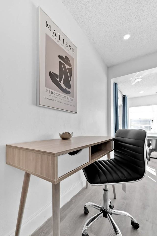 730 N 72nd Ter #1372336P - Photo 6 of 42