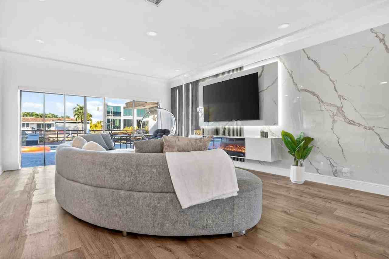 2365 Ne 195th St #1372319P - Photo 5 of 50