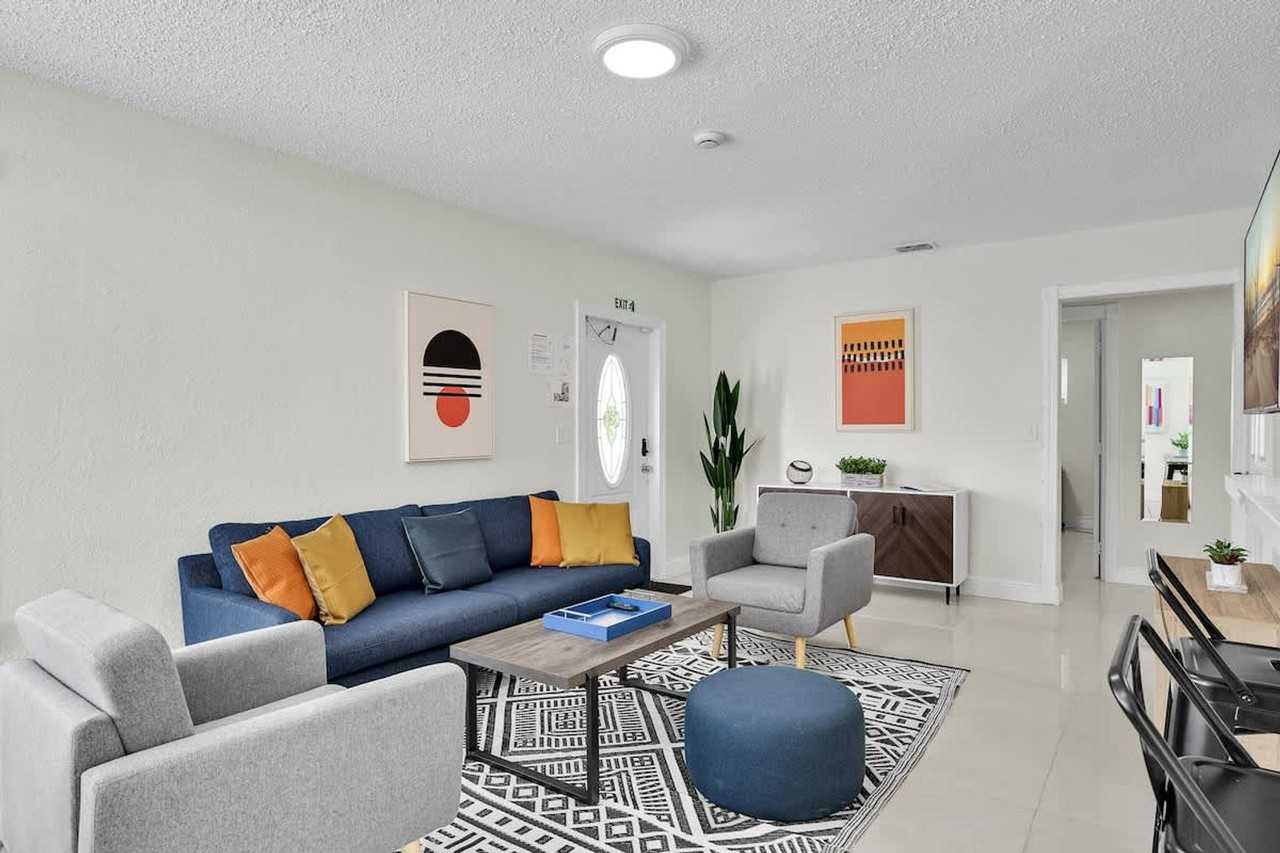 6452 Custer St #1372341P - Photo 3 of 38