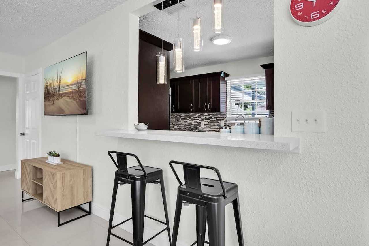 6452 Custer St #1372341P - Photo 7 of 38