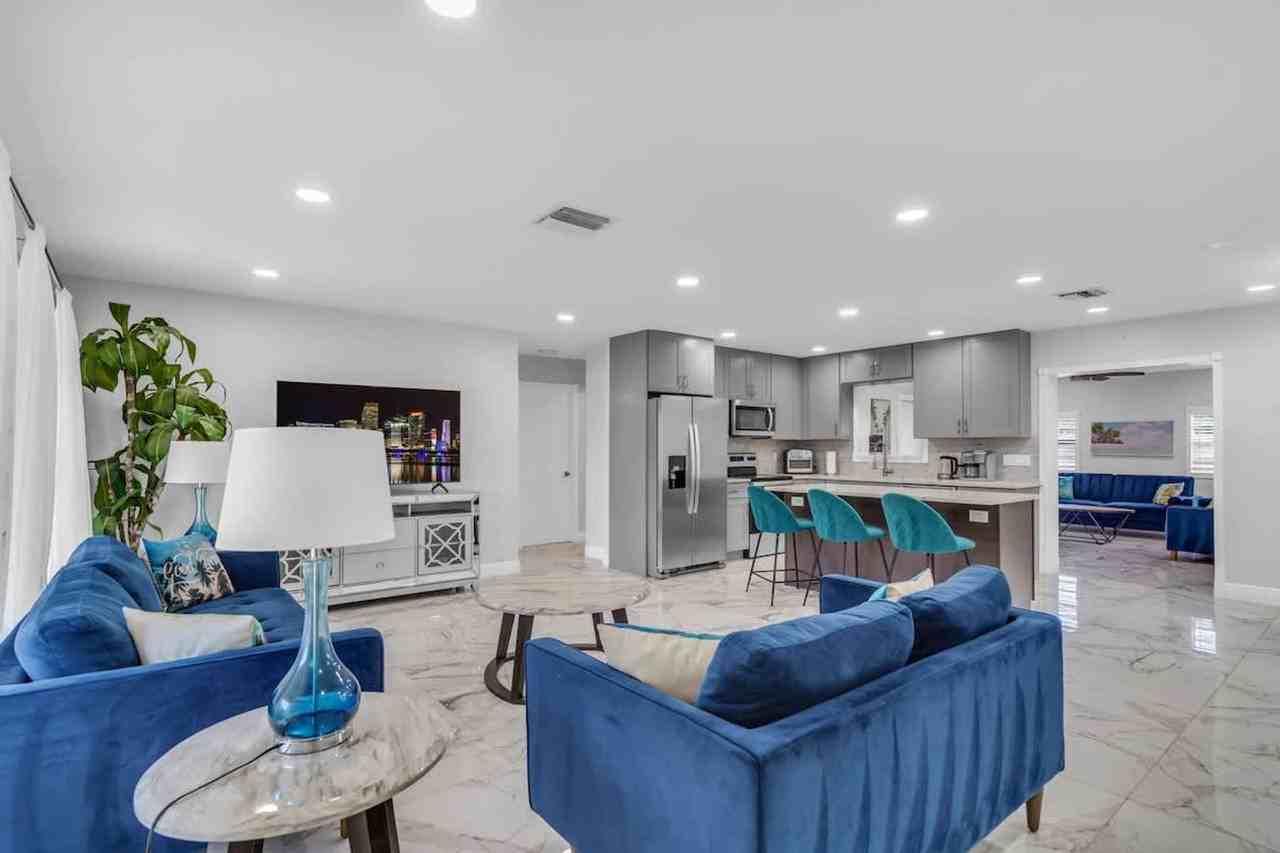 340 Se 3rd Ct #1372344P - Photo 2 of 39