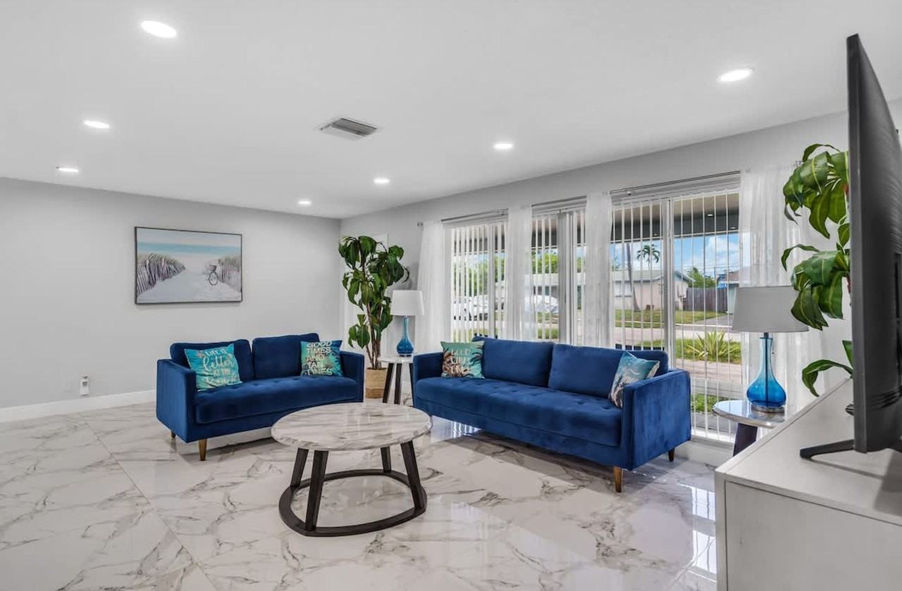 340 Se 3rd Ct #1372344P - Photo 3 of 39