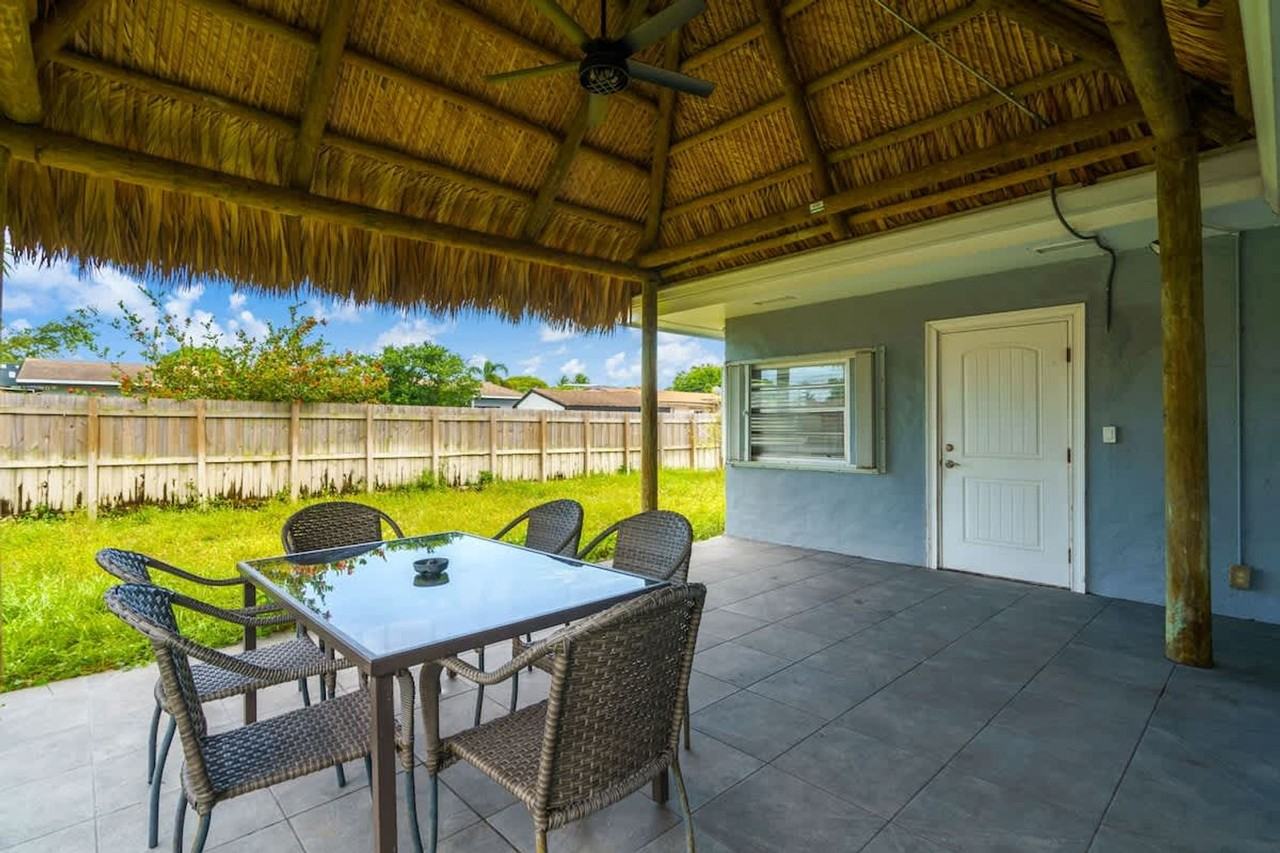 340 Se 3rd Ct #1372344P - Photo 7 of 39