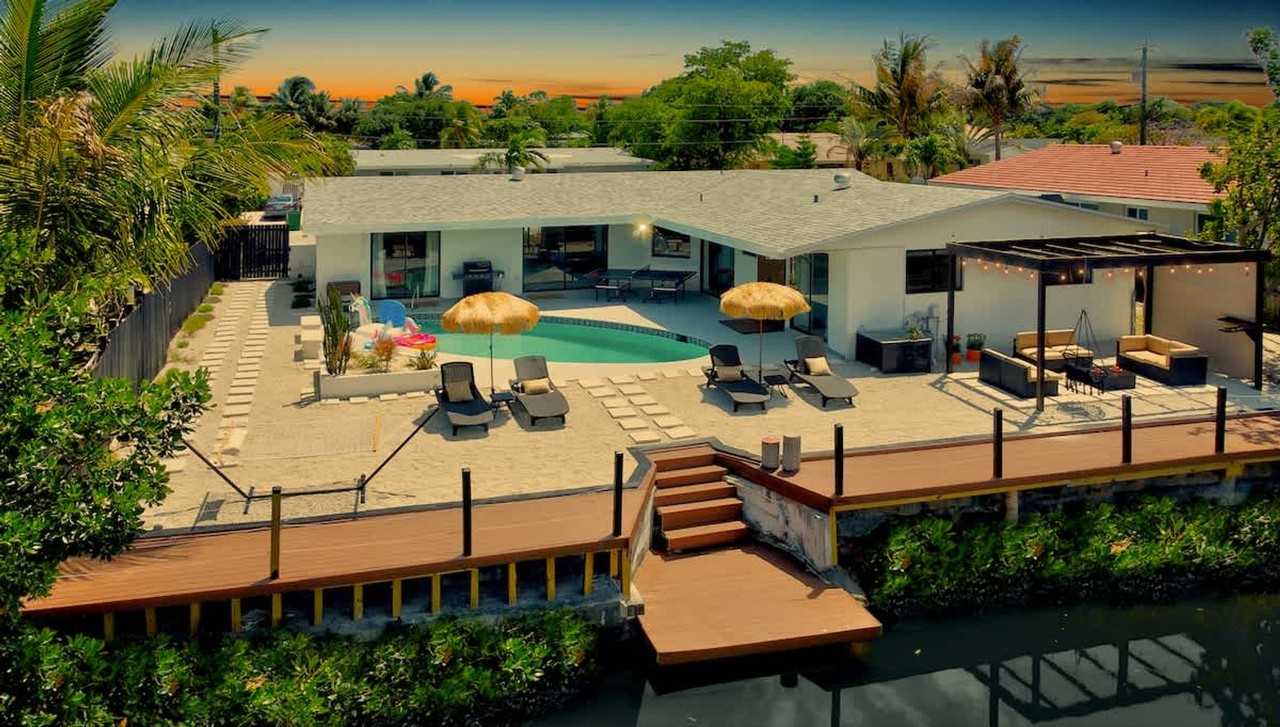 2325 Ne 195th St #1372348P - Photo 2 of 43