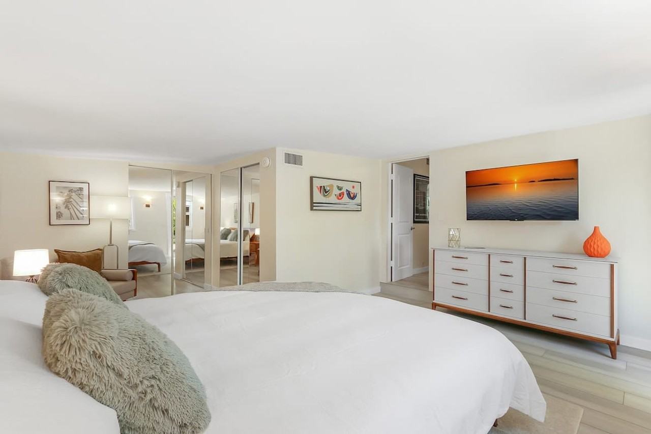 1449 Ne 23rd St #1372366P - Photo 6 of 29