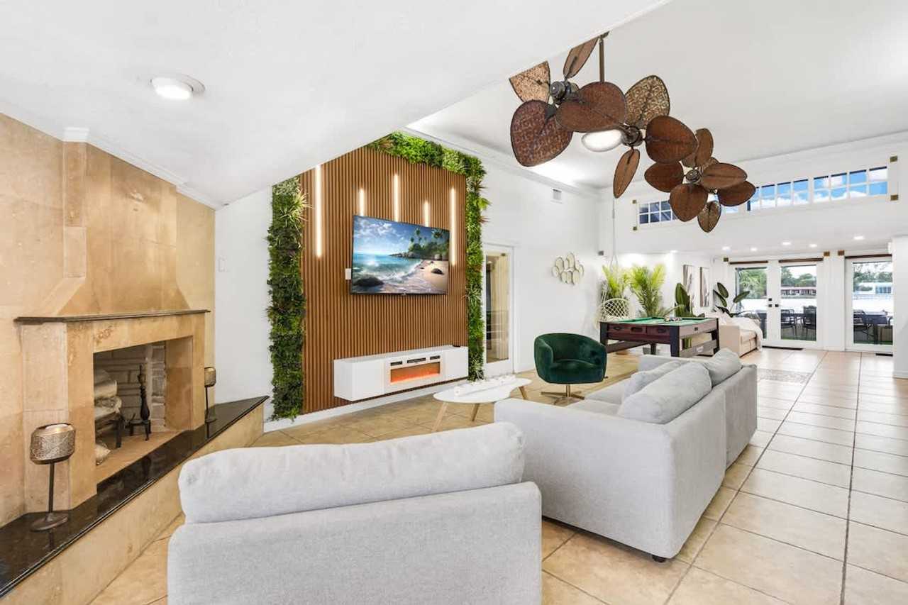 19720 Ne 26th Ave #1372324P - Photo 4 of 50