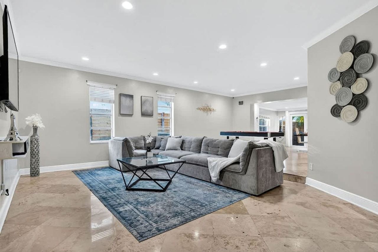 2423 Ne 202nd St #1372367P - Photo 2 of 50