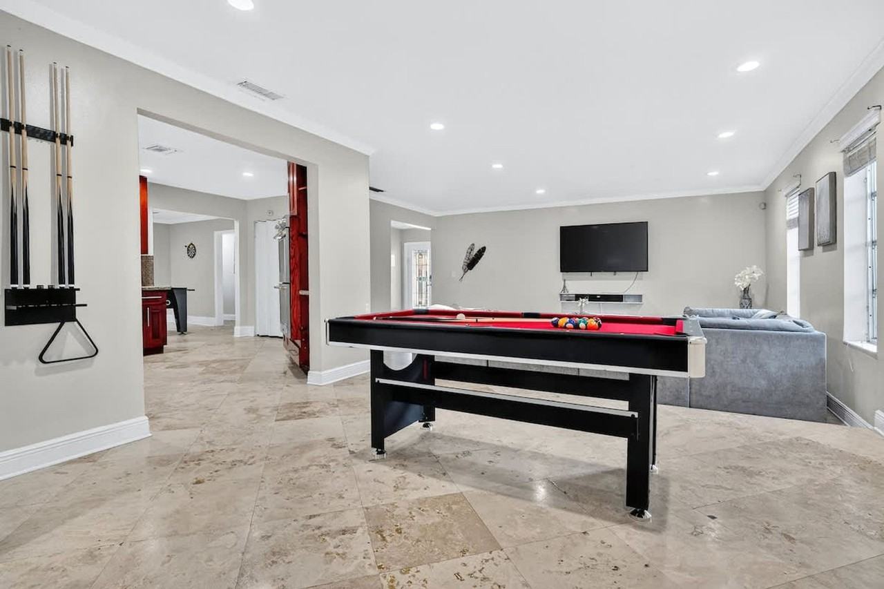 2423 Ne 202nd St #1372367P - Photo 6 of 50