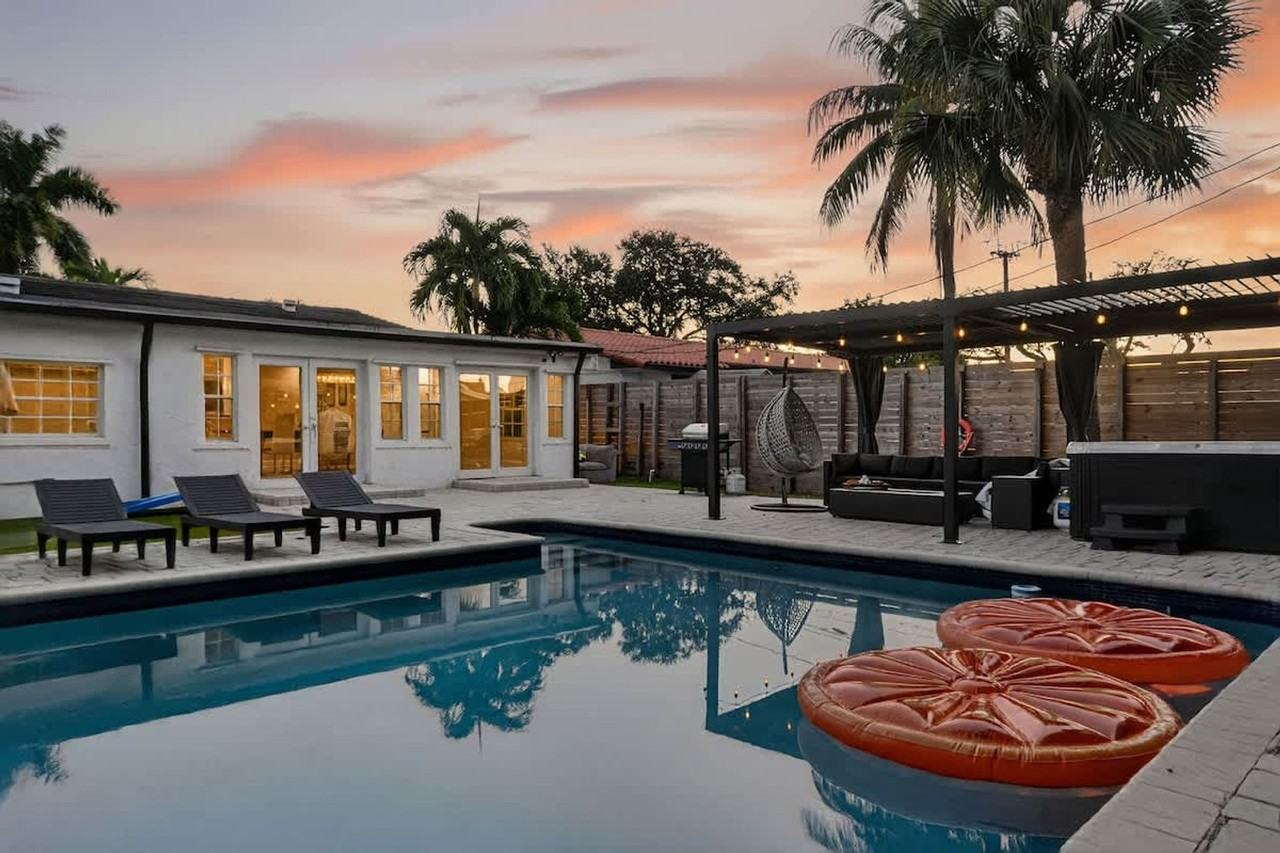 2423 Ne 202nd St #1372367P - Photo 7 of 50