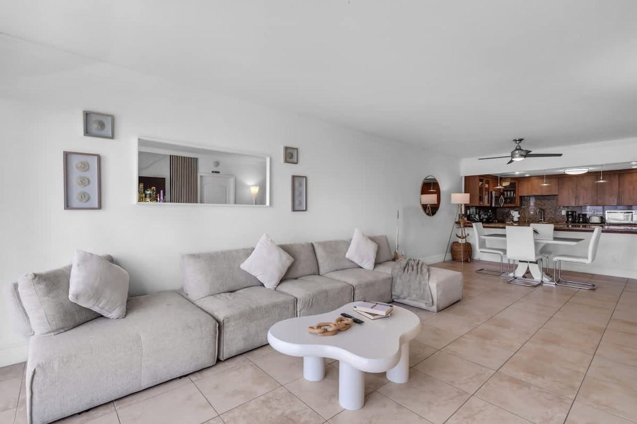 19370 Collins Ave #1372352P - Photo 5 of 38